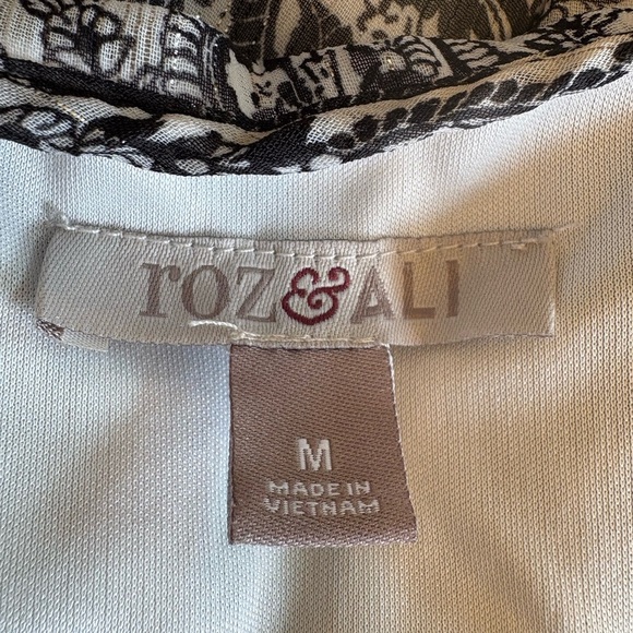 Roz & Ali black & white print 3/4 sleeve blouse with silver necklace size medium - Picture 6 of 8